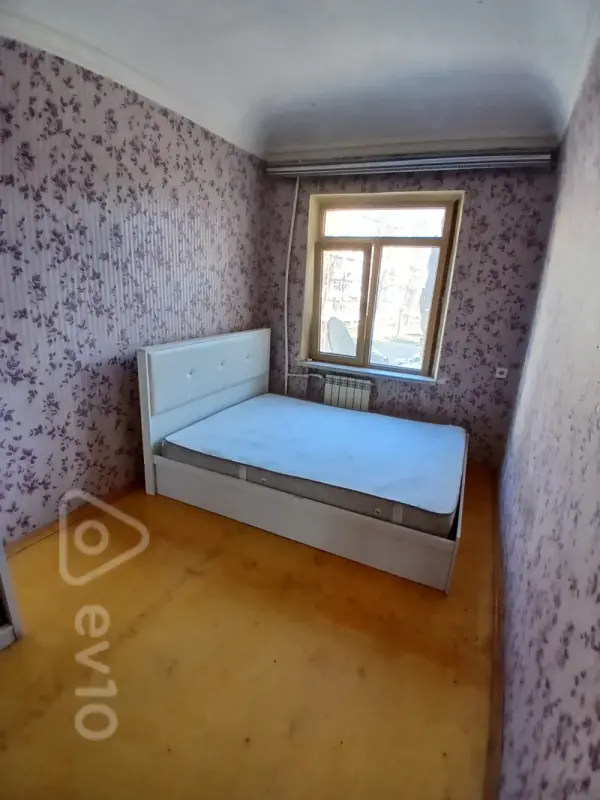 Kirayə verilir 3 otaqlı köhnə tikili 185 m²