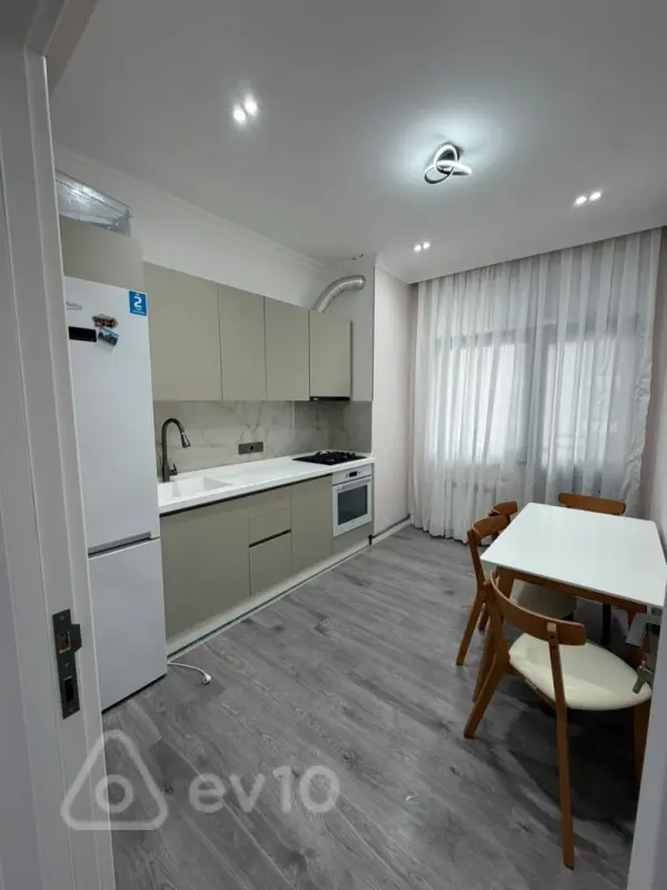 Kirayə verilir 2 otaqlı yeni tikili 80 m²