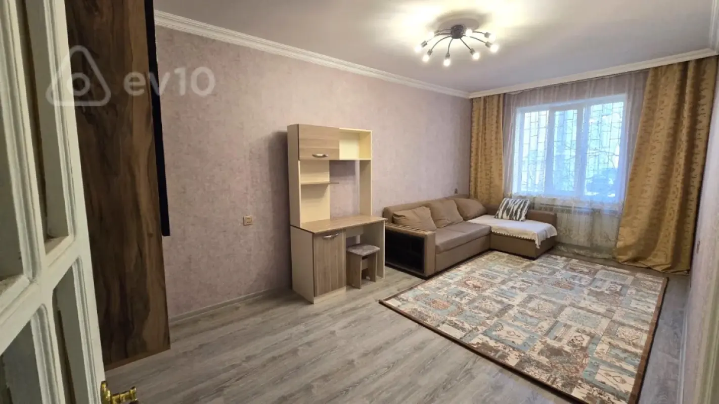Kirayə verilir 2 otaqlı köhnə tikili 70 m²