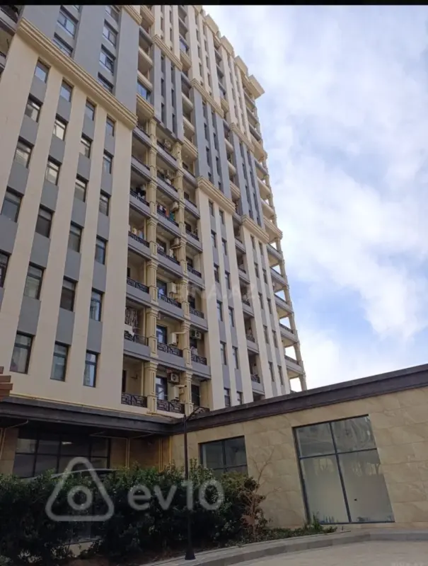 Satılır 3 otaqlı yeni tikili 125 m²