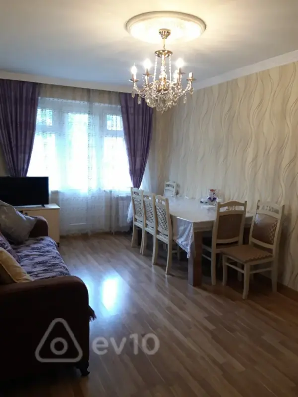 Kirayə verilir 2 otaqlı köhnə tikili 65 m²