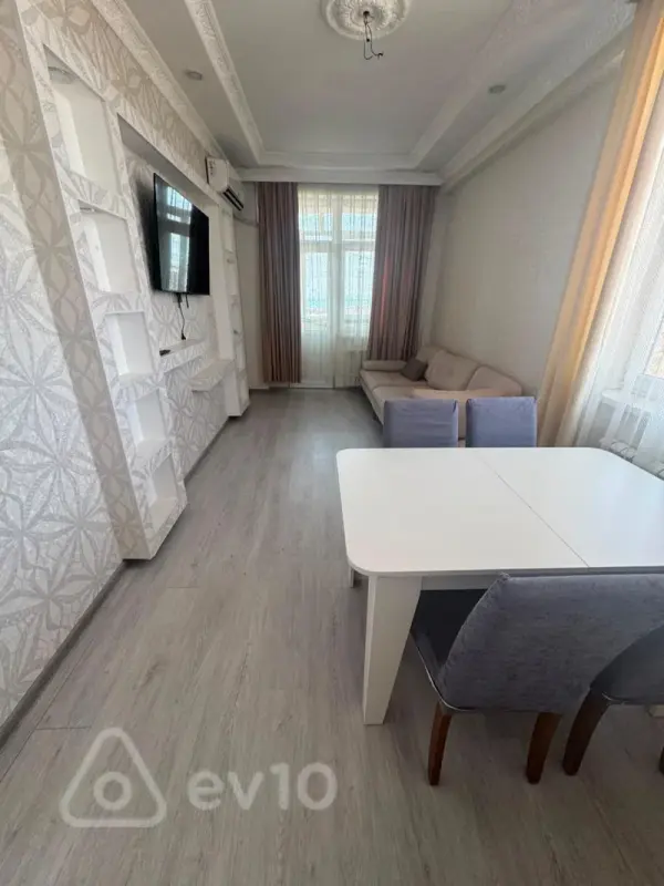 Kirayə verilir 2 otaqlı yeni tikili 65 m²