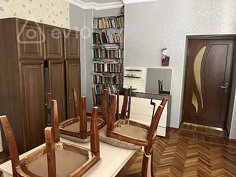 Kirayə verilir 4 otaqlı köhnə tikili 150 m² — Bakı, Nəsimi 4 otaq 150.00 m²