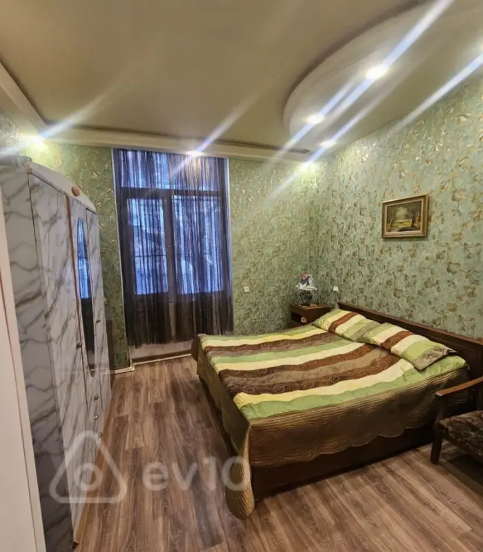 Kirayə verilir 2 otaqlı köhnə tikili 60 m²