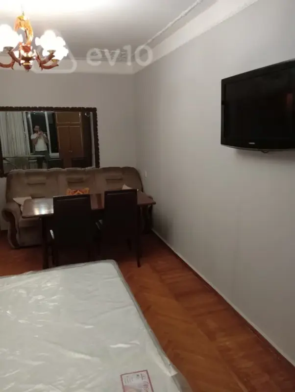Kirayə verilir 2 otaqlı köhnə tikili 75 m²