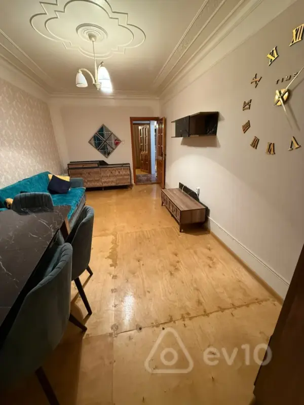 Kirayə verilir 2 otaqlı köhnə tikili 60 m²
