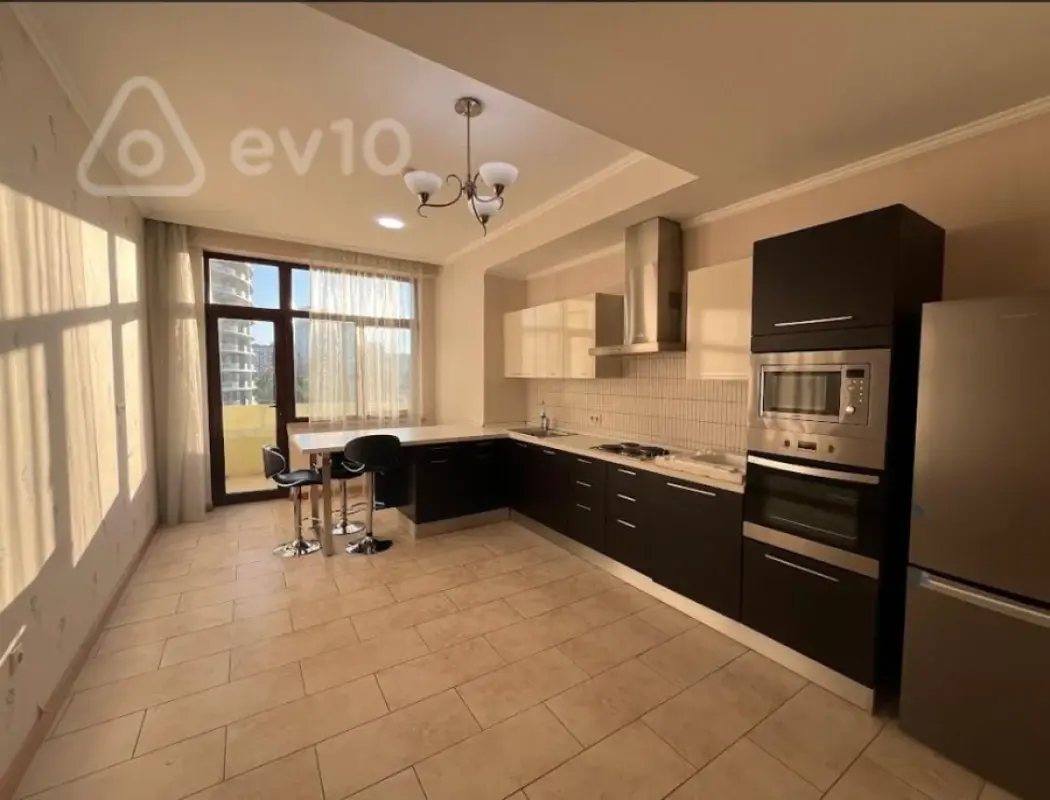 Kirayə verilir 4 otaqlı yeni tikili 210 m²