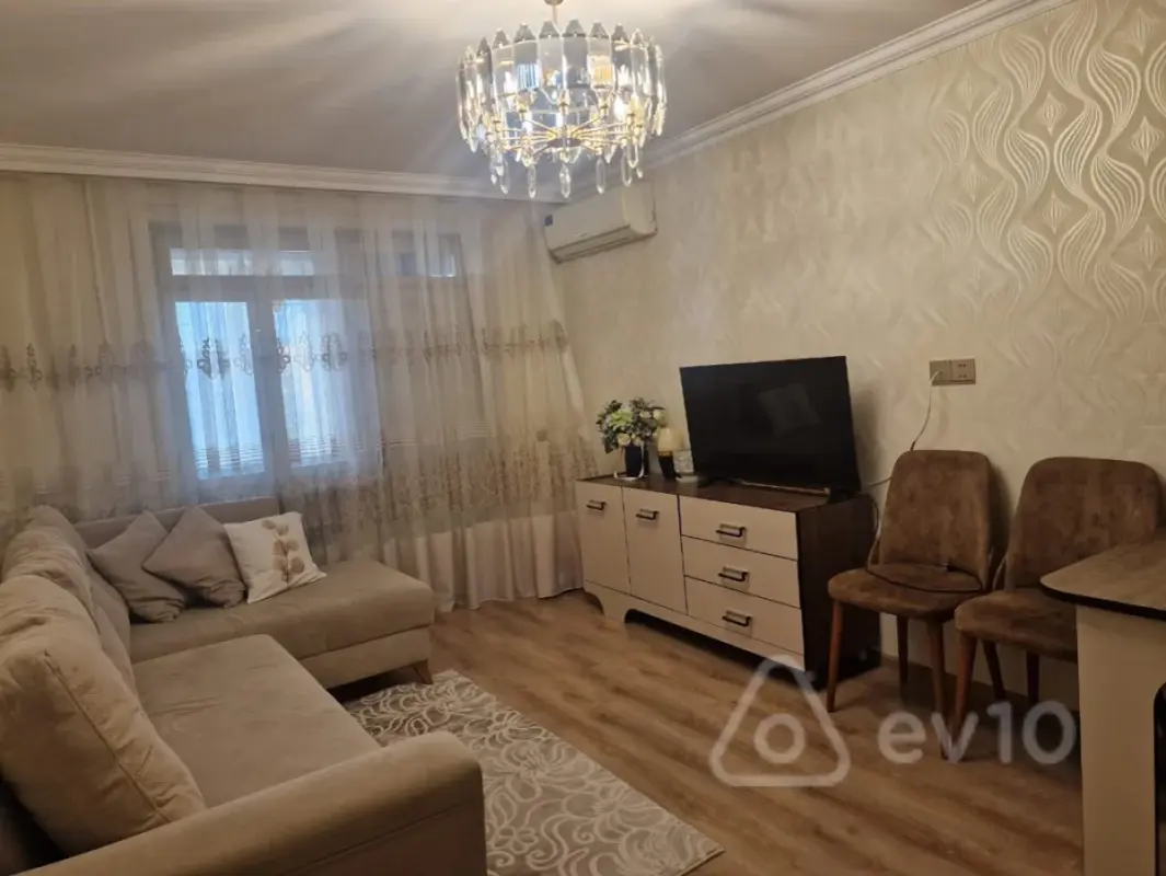 Kirayə verilir 2 otaqlı köhnə tikili 50 m²