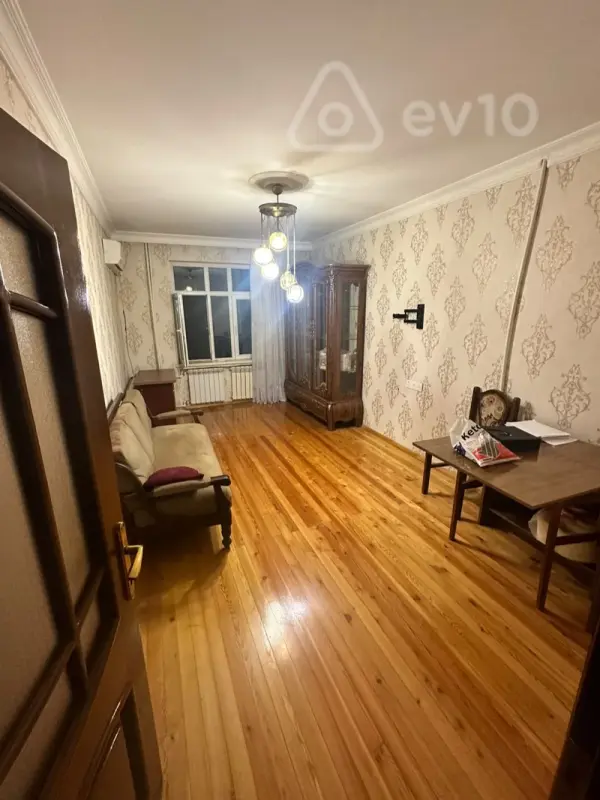 Kirayə verilir 2 otaqlı köhnə tikili 70 m²