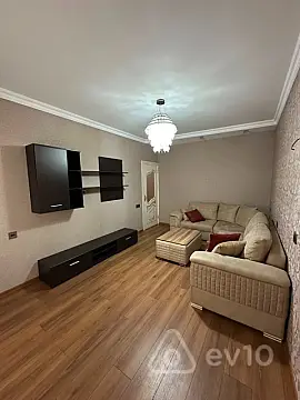 Kirayə verilir 4 otaqlı köhnə tikili 140 m² — Bakı, Nizami 4 otaq 140.00 m²