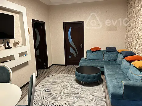 Kirayə verilir 4 otaqlı köhnə tikili 100 m² — Bakı, Səbail 4 otaq 100.00 m²