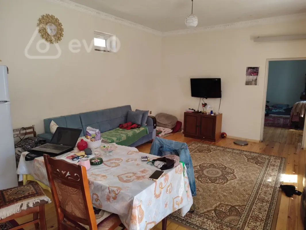 Kirayə verilir 2 otaqlı köhnə tikili 55 m²