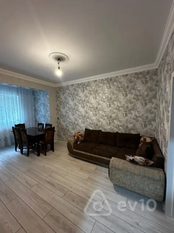 Kirayə verilir 2 otaqlı köhnə tikili 60 m²