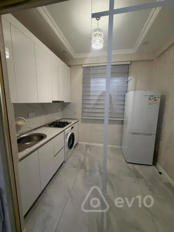 Kirayə verilir 2 otaqlı yeni tikili 65 m²