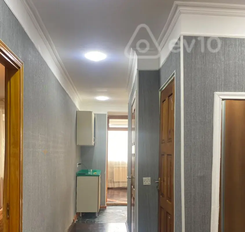 Kirayə verilir 4 otaqlı köhnə tikili 100 m²
