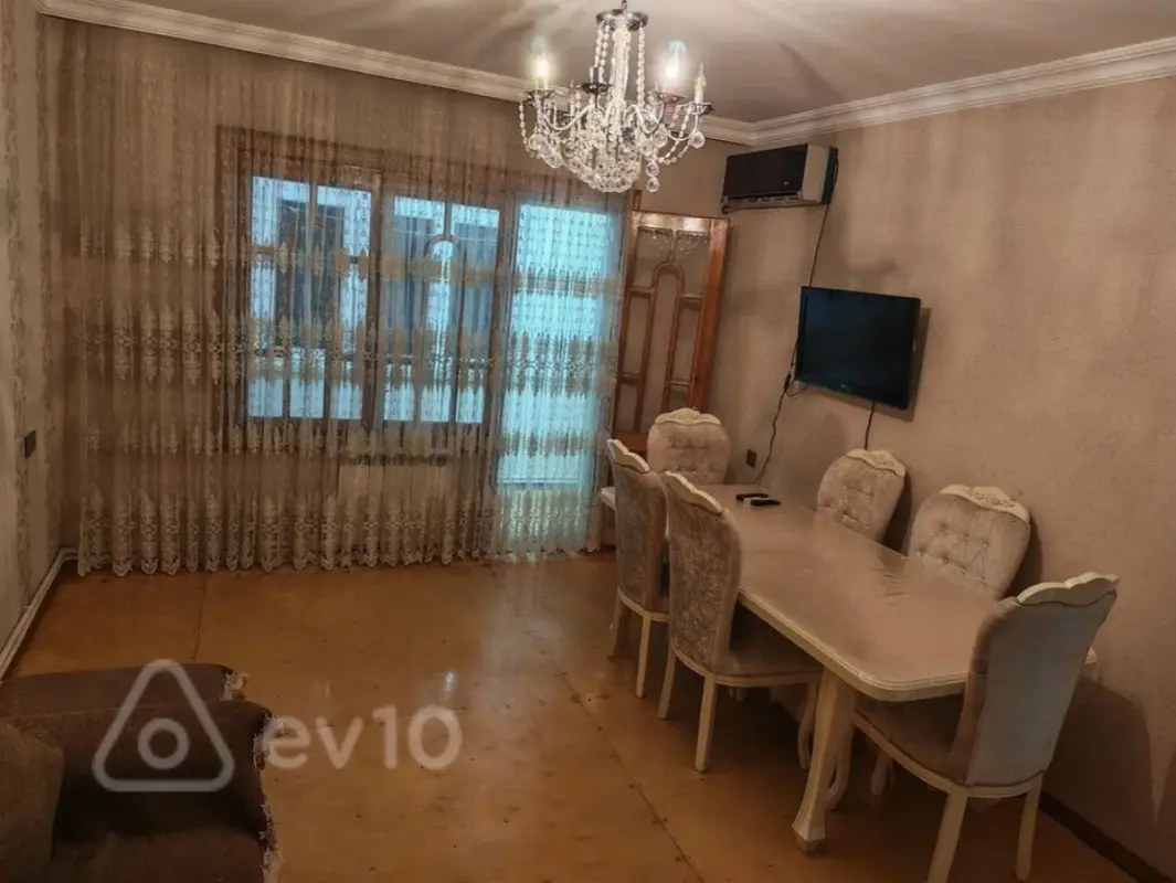 Kirayə verilir 2 otaqlı köhnə tikili 66 m²