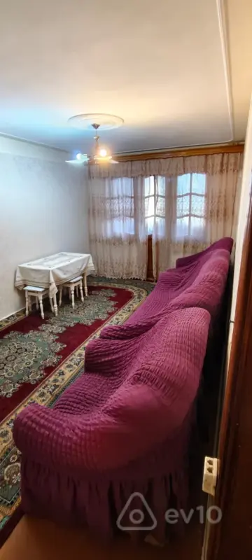 Kirayə verilir 2 otaqlı köhnə tikili 65 m²