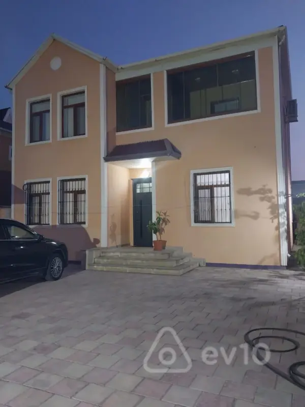 Satılır 5 otaqlı həyət evi 200 m²