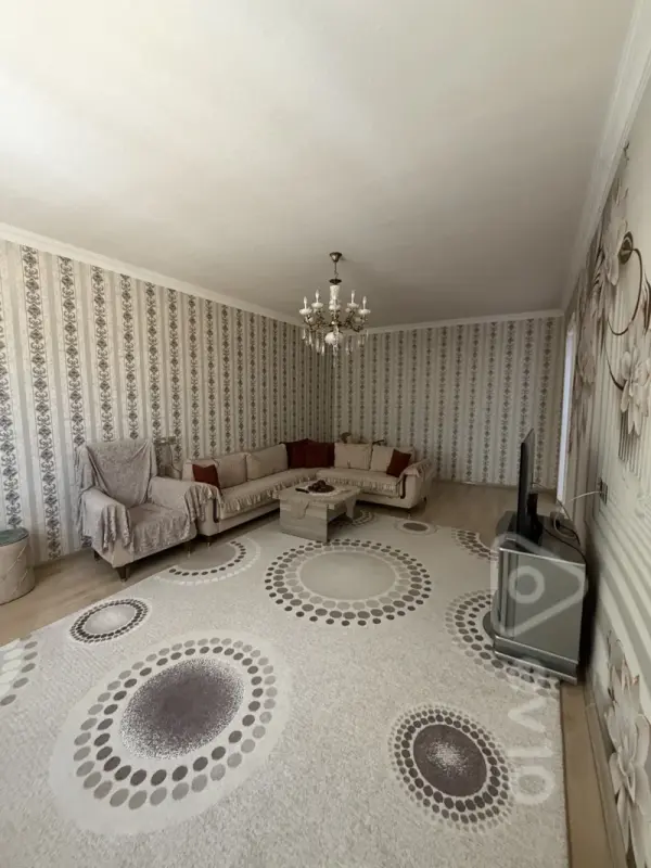 Satılır 5 otaqlı həyət evi 196 m²