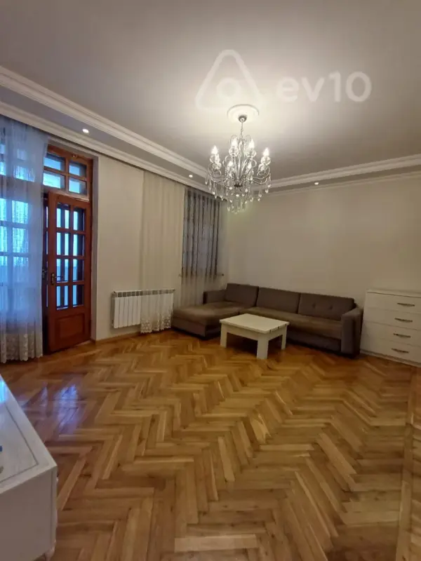 Kirayə verilir 2 otaqlı köhnə tikili 65 m²