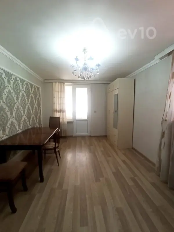 Kirayə verilir 2 otaqlı köhnə tikili 50 m²