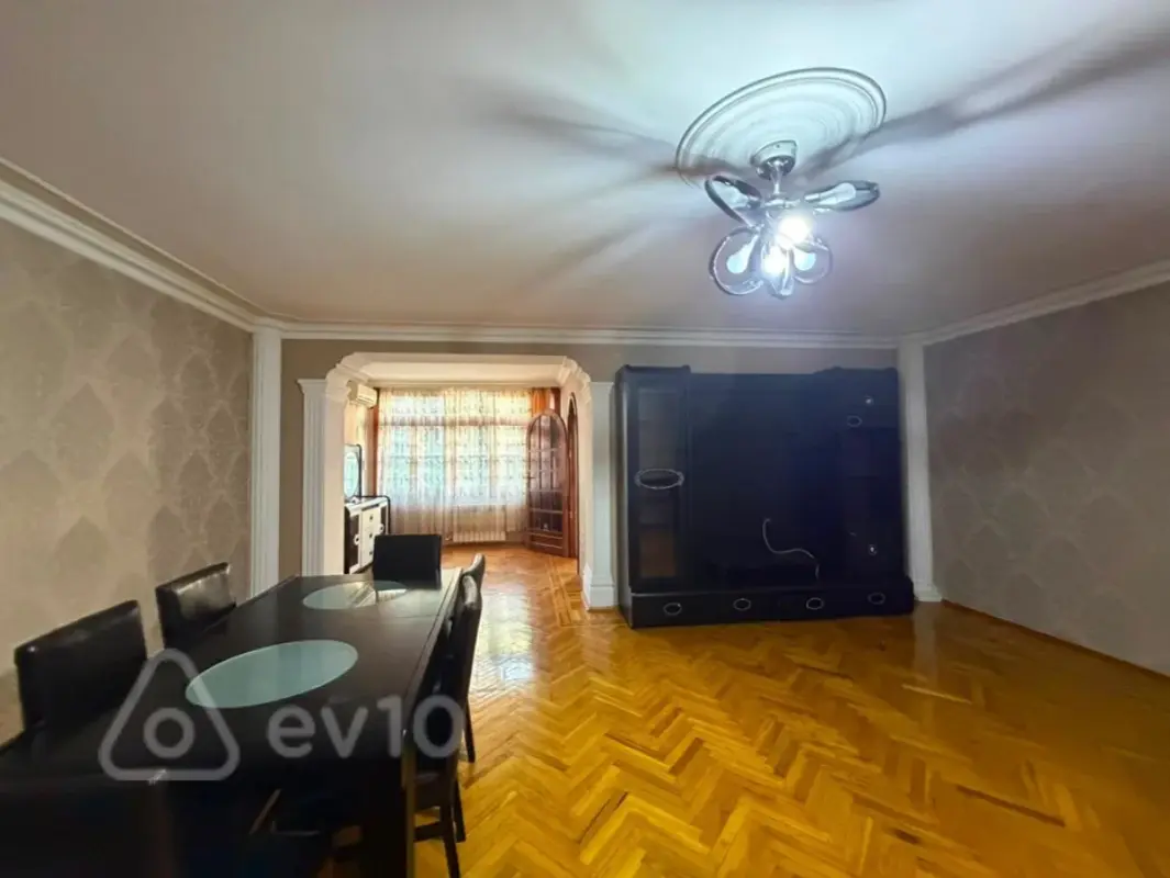 Kirayə verilir 3 otaqlı köhnə tikili 85 m²