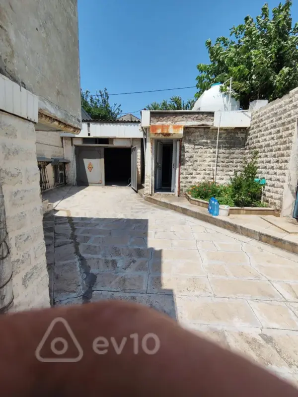 Satılır 8 otaqlı həyət evi 210 m²