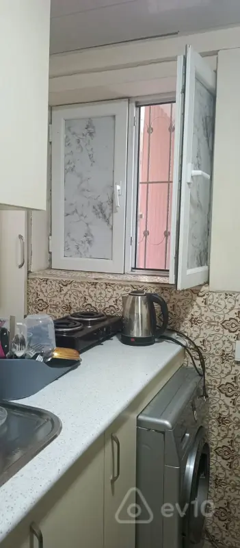 Kirayə verilir 2 otaqlı köhnə tikili 50 m²