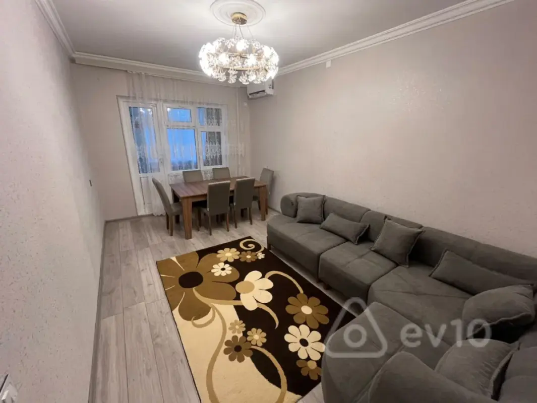 Kirayə verilir 2 otaqlı köhnə tikili 65 m²