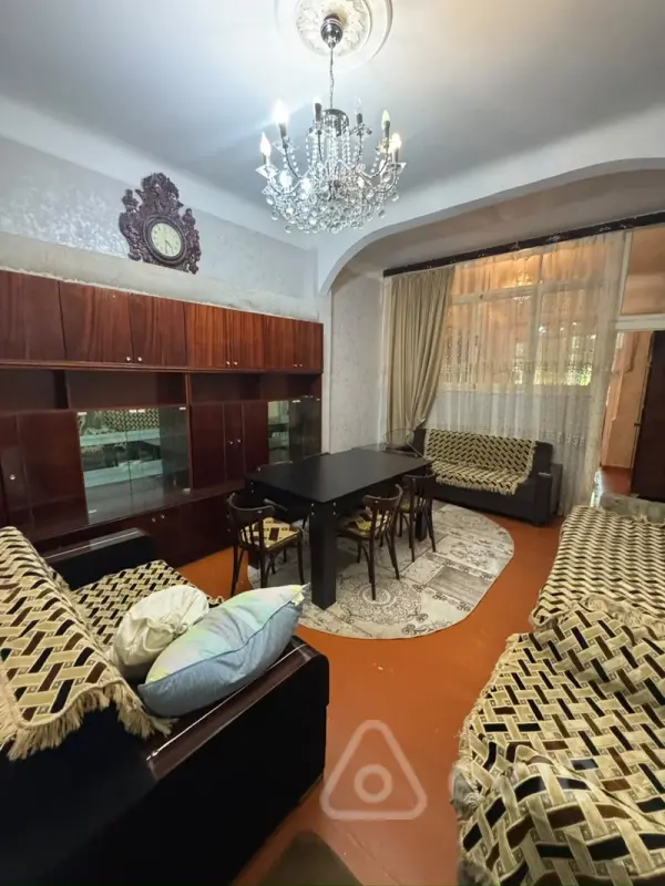 Kirayə verilir 3 otaqlı köhnə tikili 50 m²