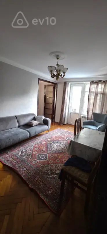 Kirayə verilir 2 otaqlı köhnə tikili 50 m²