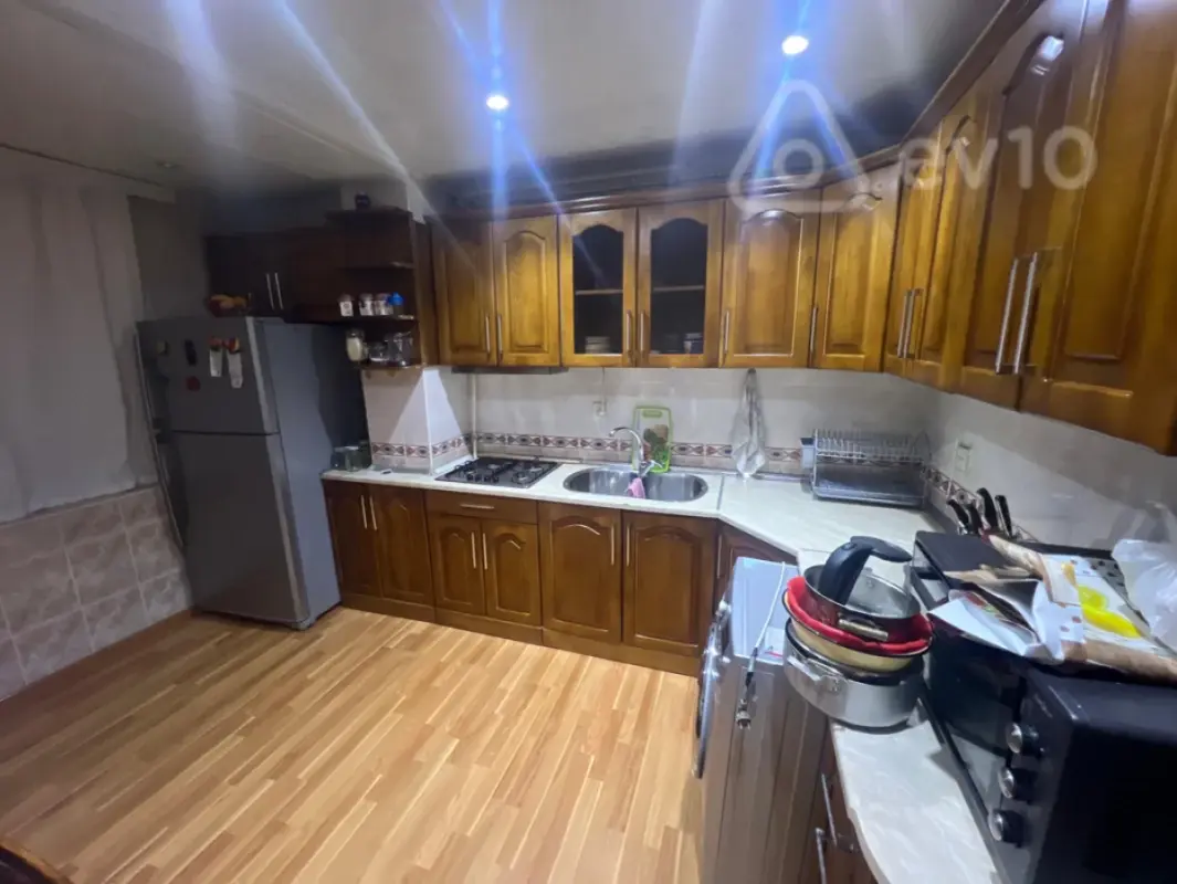 Kirayə verilir 3 otaqlı köhnə tikili 120 m²