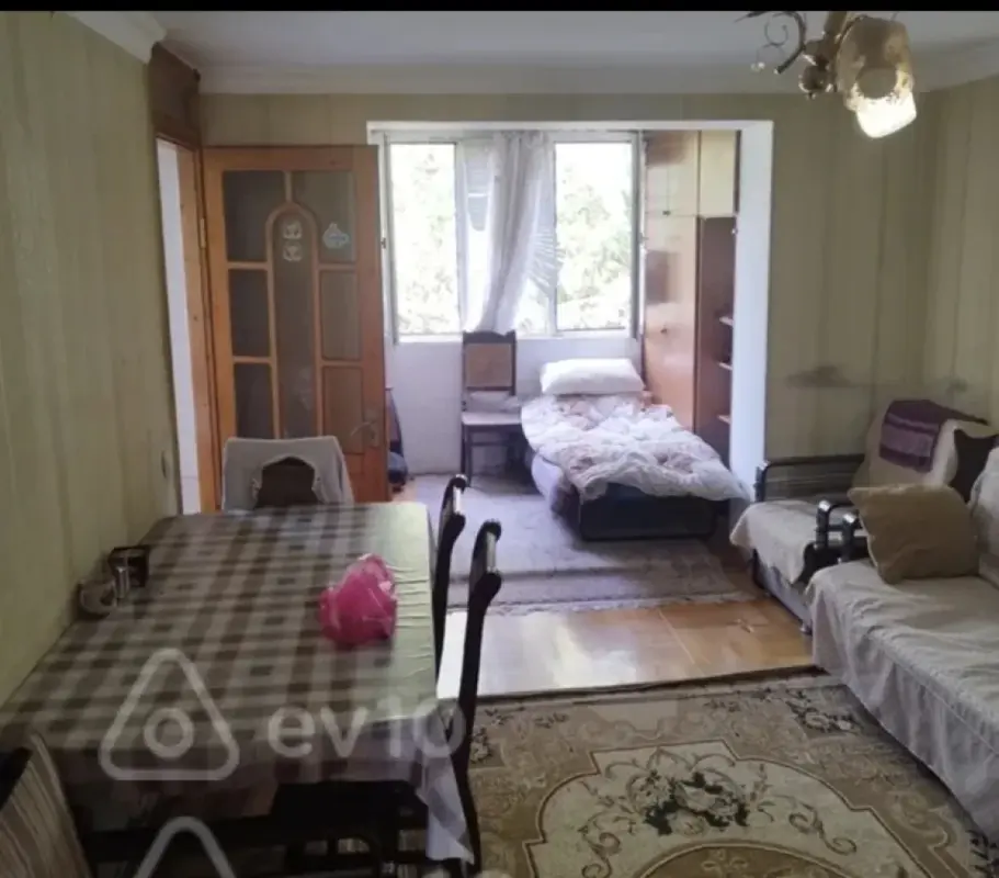 Kirayə verilir 2 otaqlı köhnə tikili 89 m²