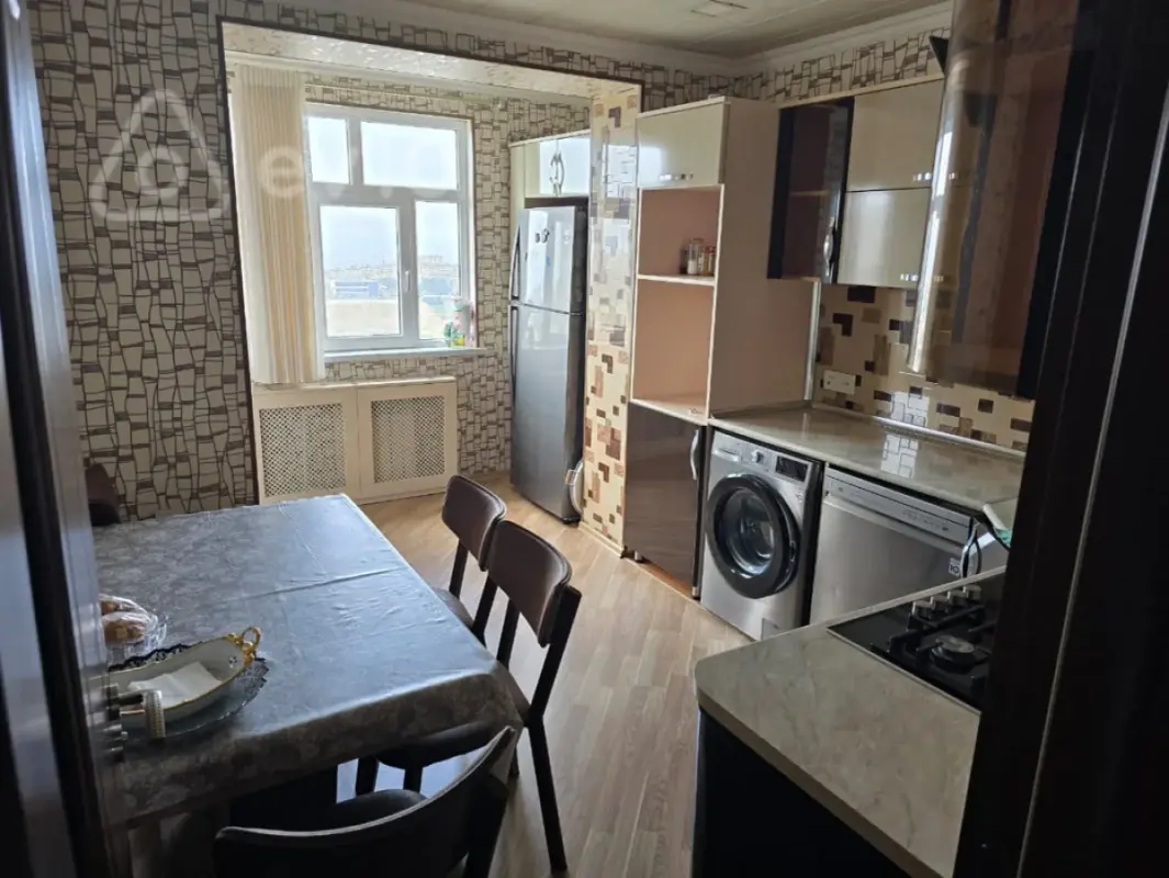Satılır 4 otaqlı köhnə tikili 110 m²