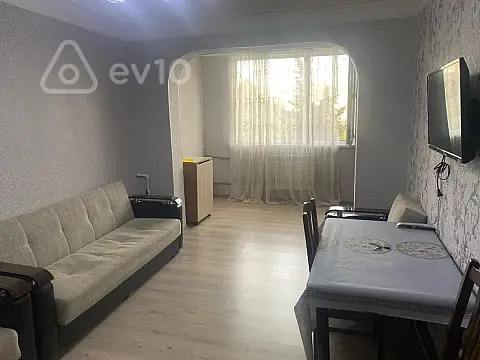 Kirayə verilir 1 otaqlı köhnə tikili 50 m² — Bakı, Nizami 1 otaq 50.00 m²
