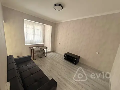 Kirayə verilir 22 otaqlı köhnə tikili 40 m² — Bakı, Nərimanov 22 otaq 40.00 m²