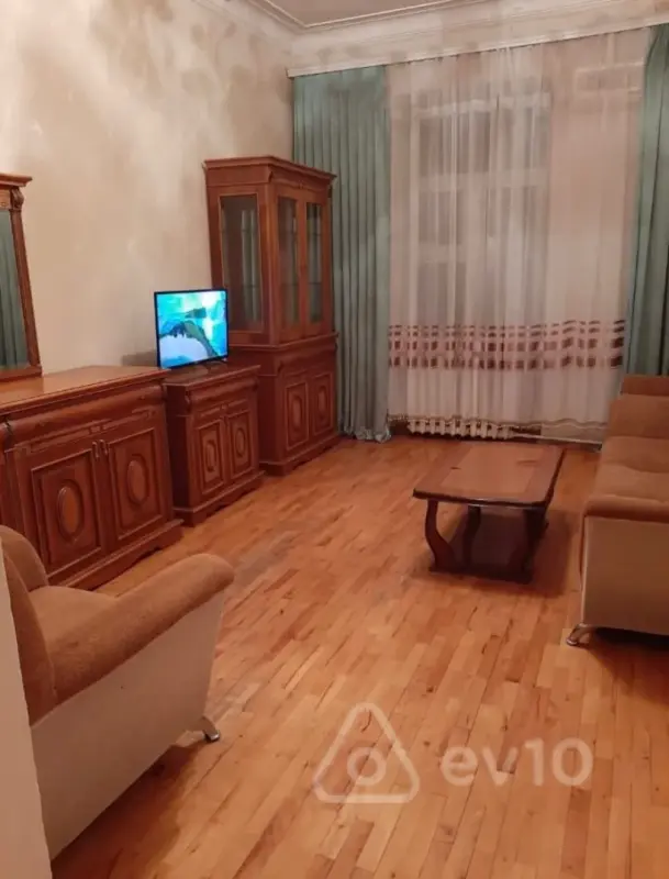 Kirayə verilir 2 otaqlı köhnə tikili 65 m²