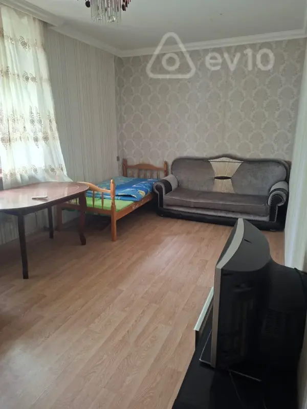 Kirayə verilir 2 otaqlı köhnə tikili 60 m²