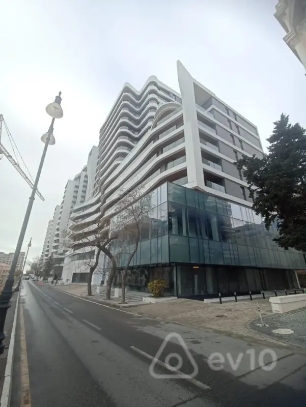 Satılır 5 otaqlı yeni tikili 303 m²