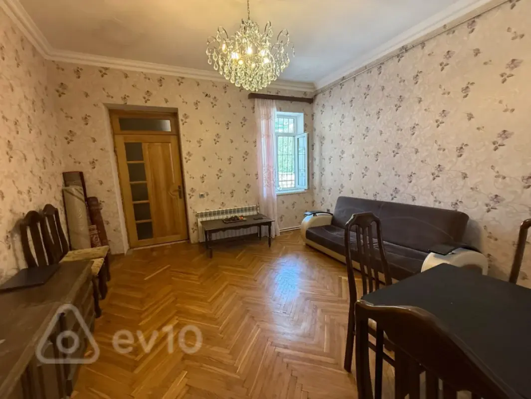 Kirayə verilir 2 otaqlı köhnə tikili 60 m²