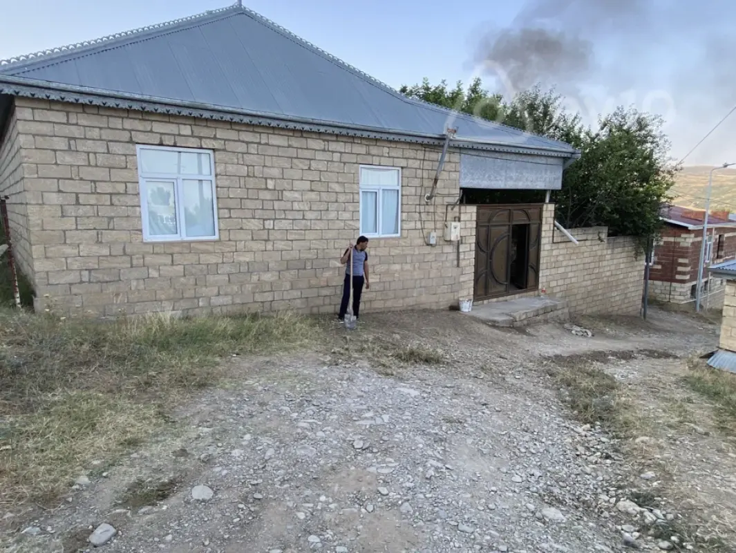 Satılır 3 otaqlı həyət evi 5 m²