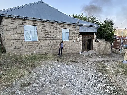 Satılır 3 otaqlı həyət evi 5 m² — Şamaxı 3 otaq 5.00 m²