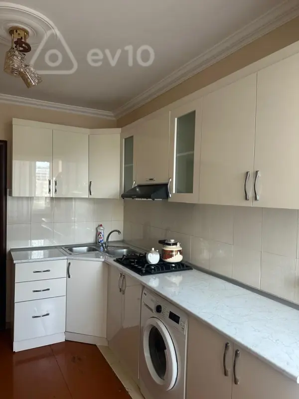 Kirayə verilir 2 otaqlı köhnə tikili 60 m²