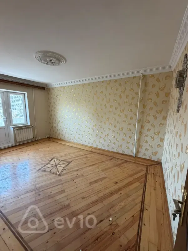 Kirayə verilir 3 otaqlı köhnə tikili 80 m²