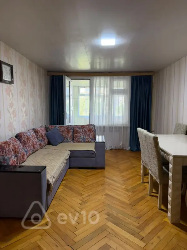 Kirayə verilir 4 otaqlı köhnə tikili 100 m²