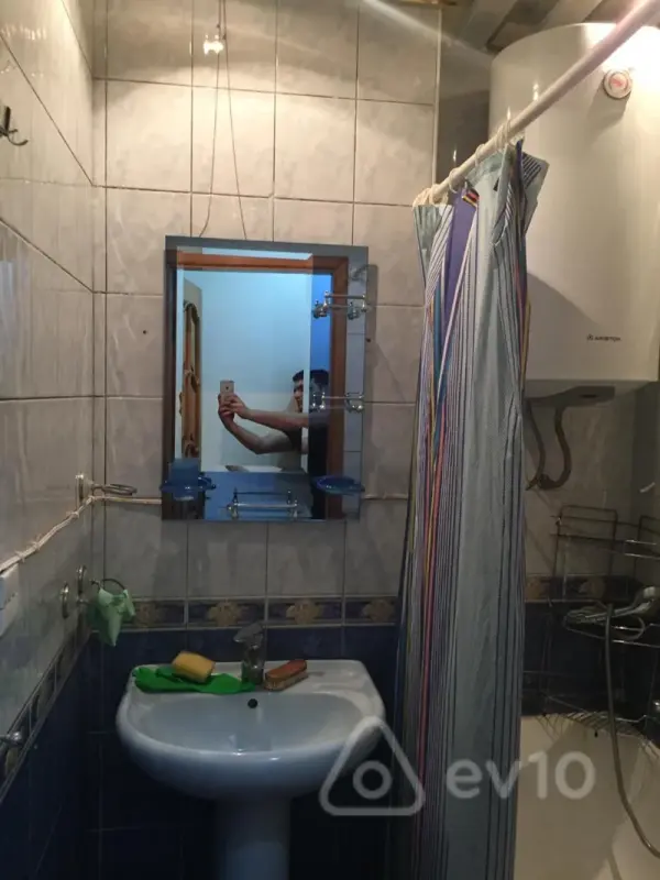 Kirayə verilir 2 otaqlı köhnə tikili 70 m²