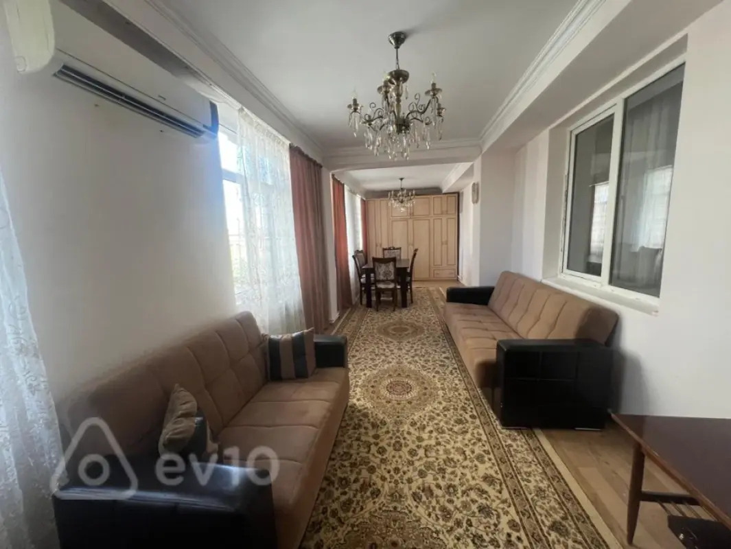 Kirayə verilir 5 otaqlı köhnə tikili 150 m²