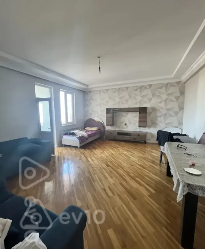 Kirayə verilir 3 otaqlı yeni tikili 140 m²