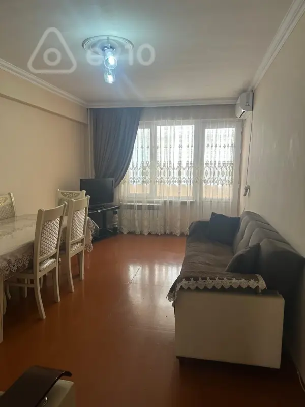 Kirayə verilir 2 otaqlı köhnə tikili 65 m²