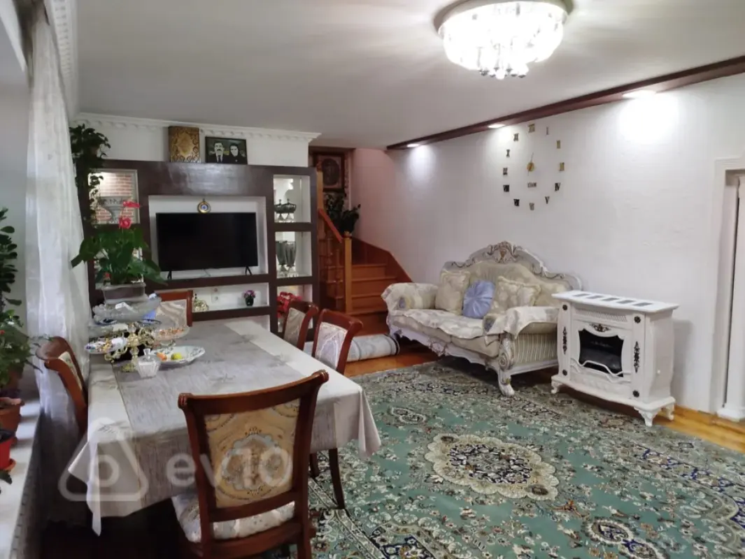 Satılır 5 otaqlı həyət evi 300 m²